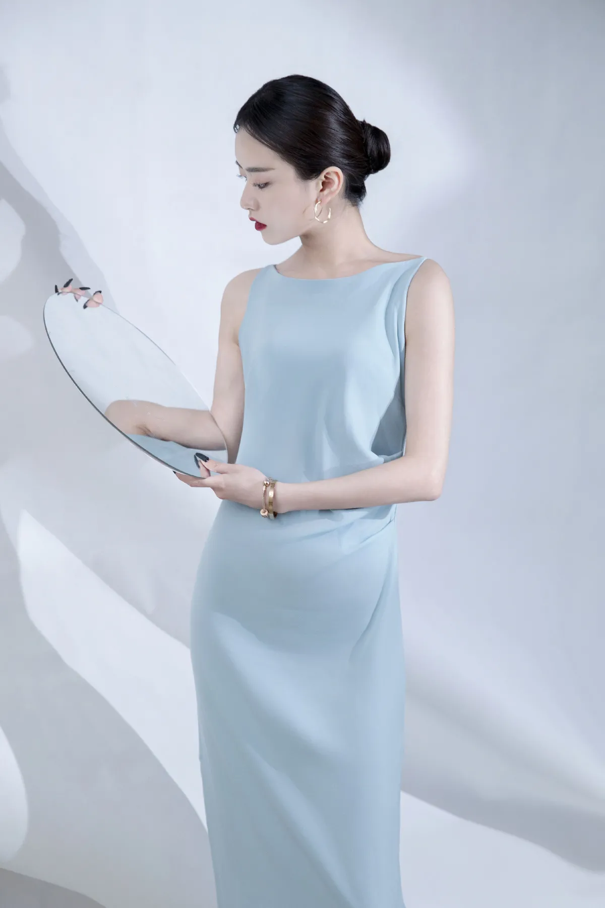 马可MACO_安仔麻麻《一面镜子》美图作品图片3