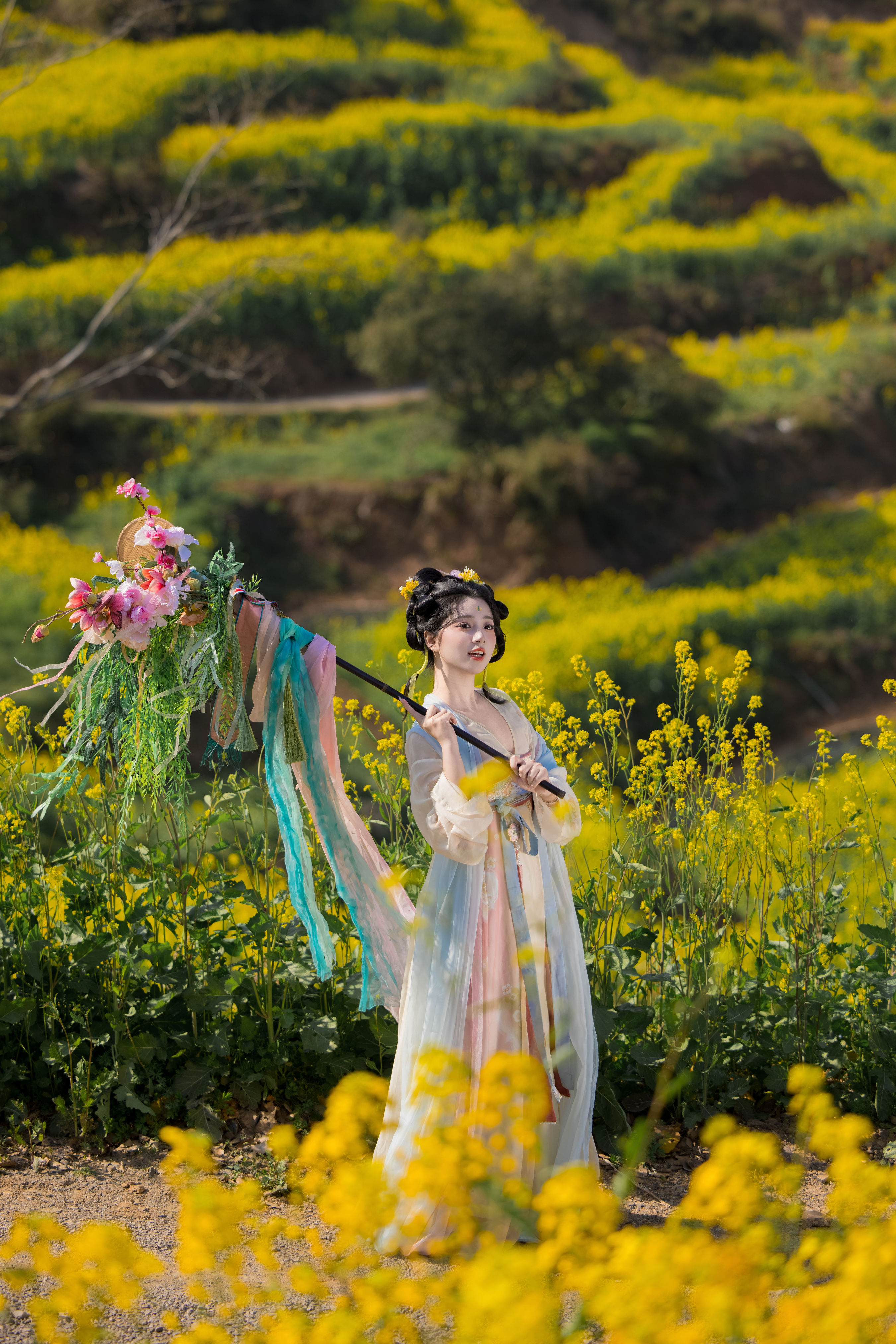 油菜花与少女1
