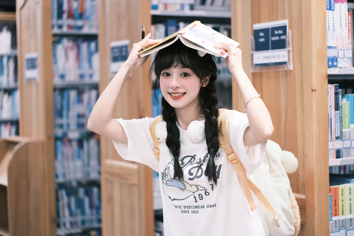 图书馆女孩