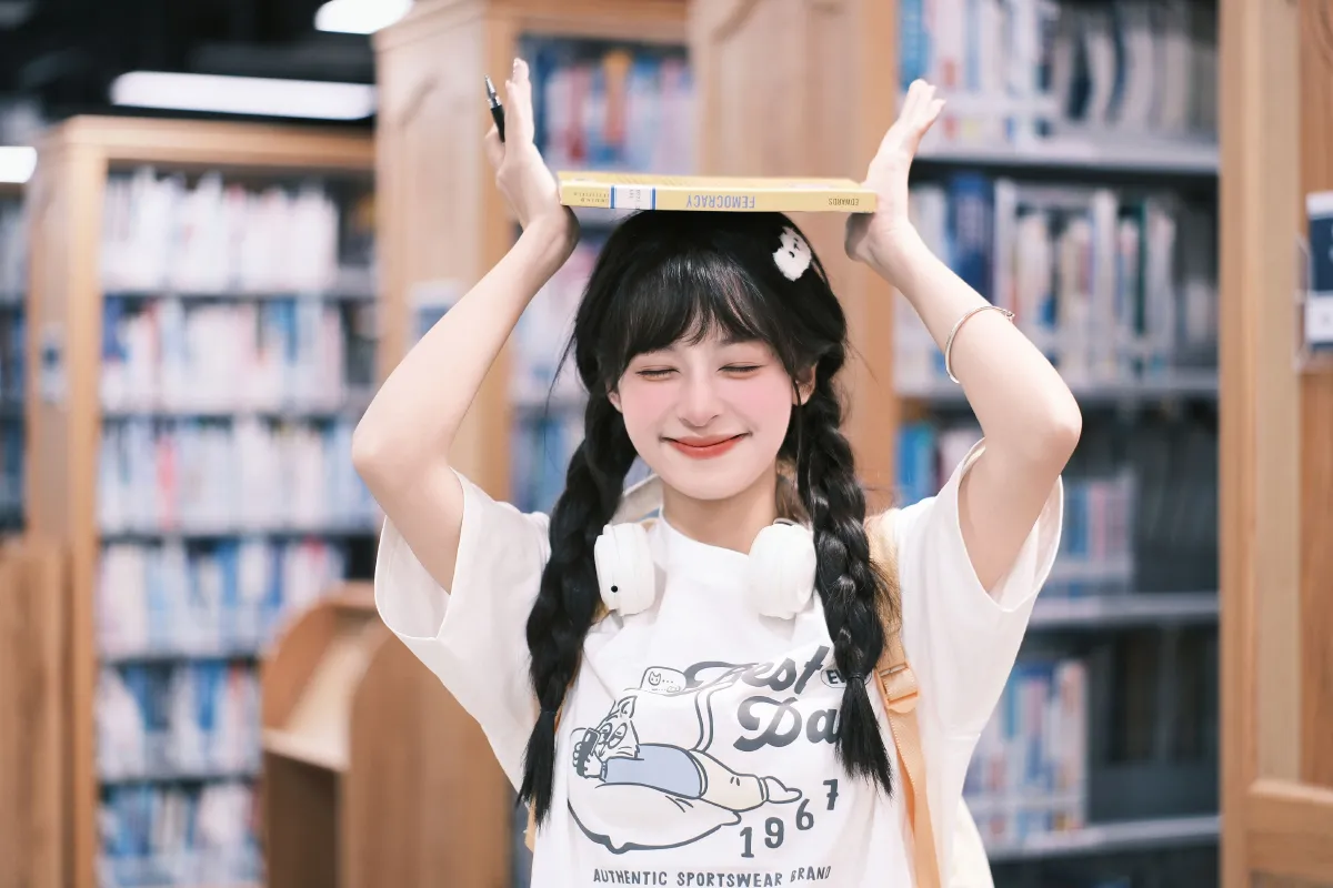图书馆女孩