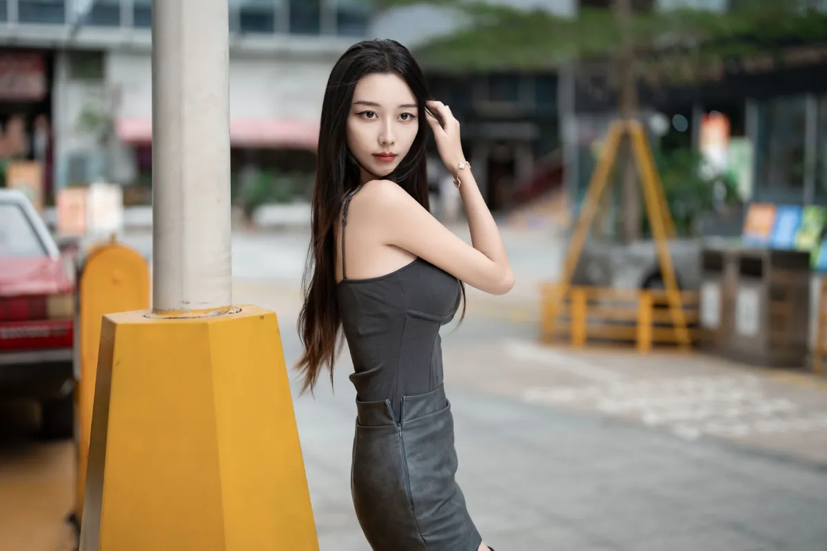 凌影_茵籽儿《高冷性感女孩》美图作品图片3