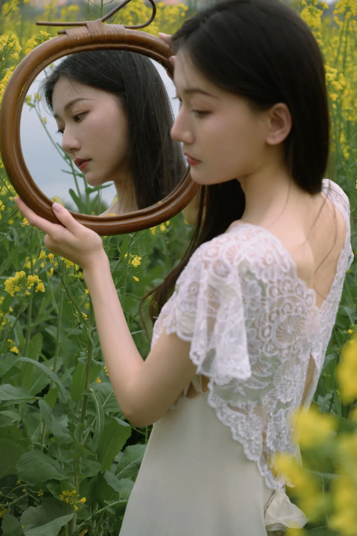 阴天与油菜花
