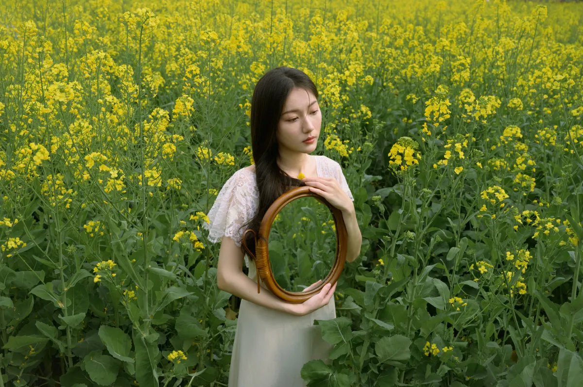 阴天与油菜花