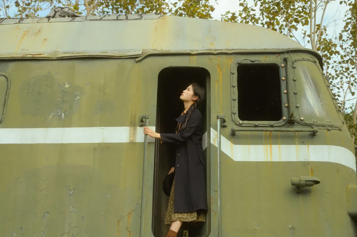 尤里CC_芦苇微微《开往春天的列车》美图作品图片2
