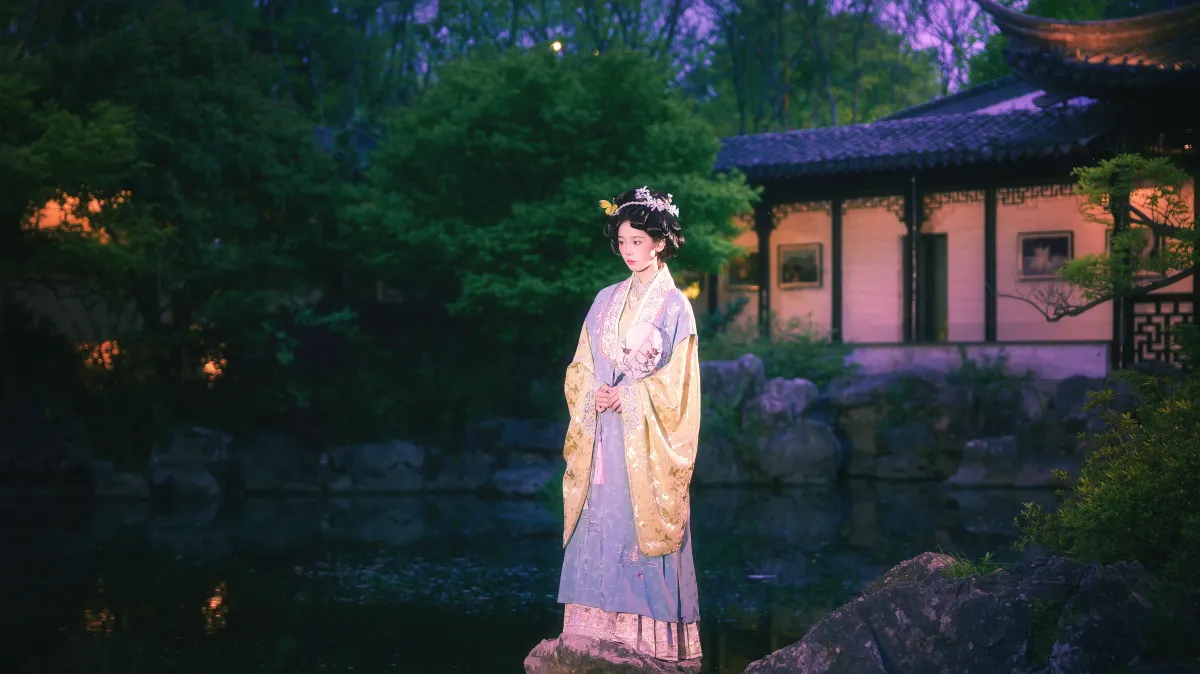 橘子海上_小熊《一拂袖便是三百个春秋》美图作品图片1