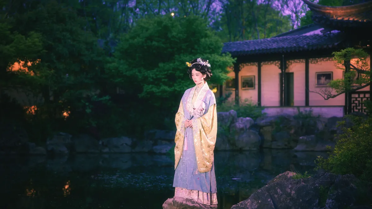 一拂袖便是三百个春秋