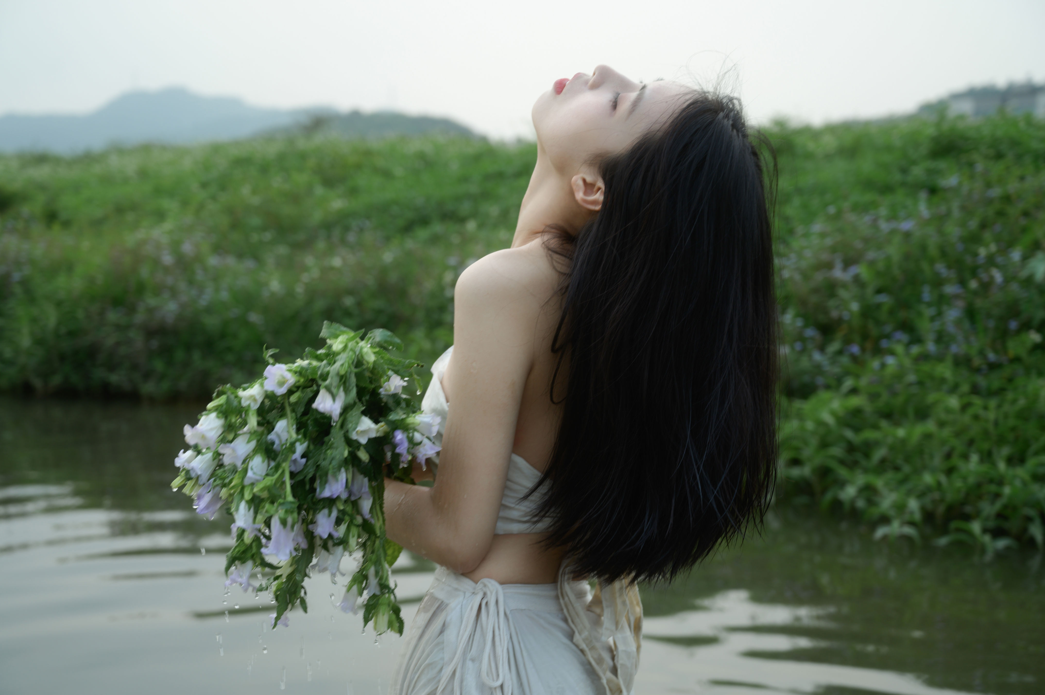 山涧溪水