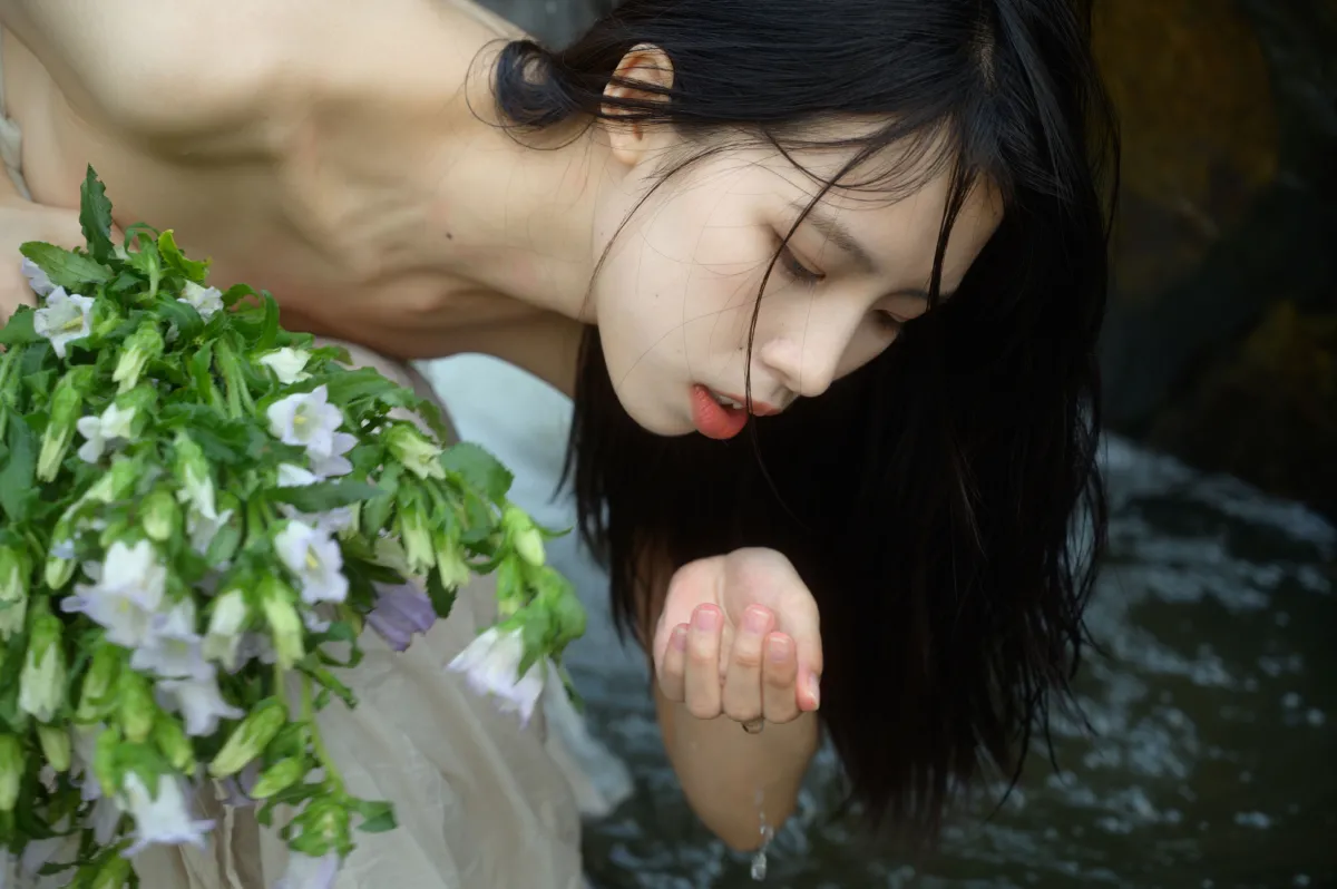 山涧溪水