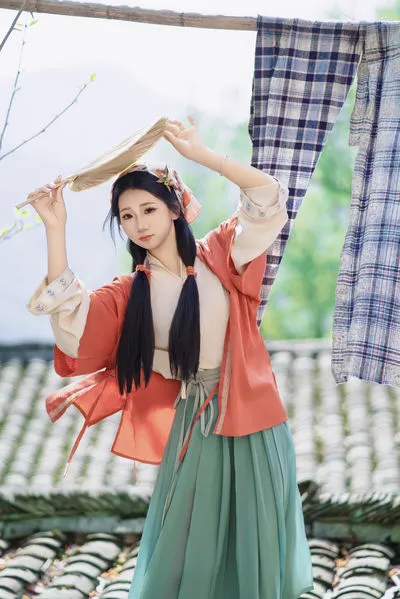 淘气的小女娘