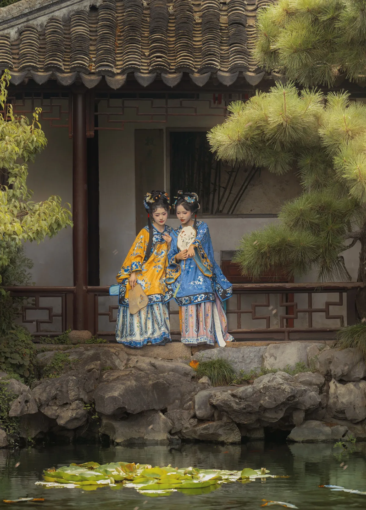 徐雨青_遥七不卖鸡毛菜_曦月云《她和她的故事》美图作品图片1