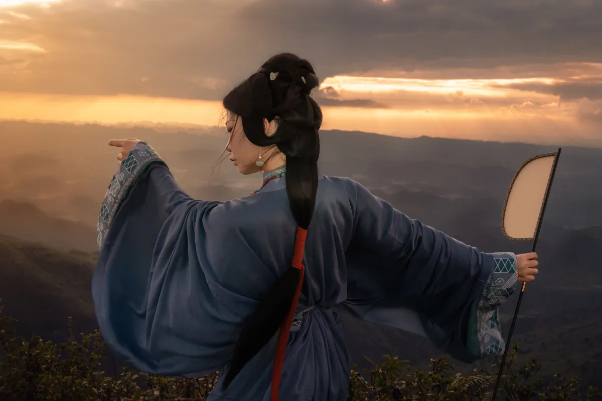 徐雨青_青夙(sù)不摆烂《踏山河》美图作品图片2