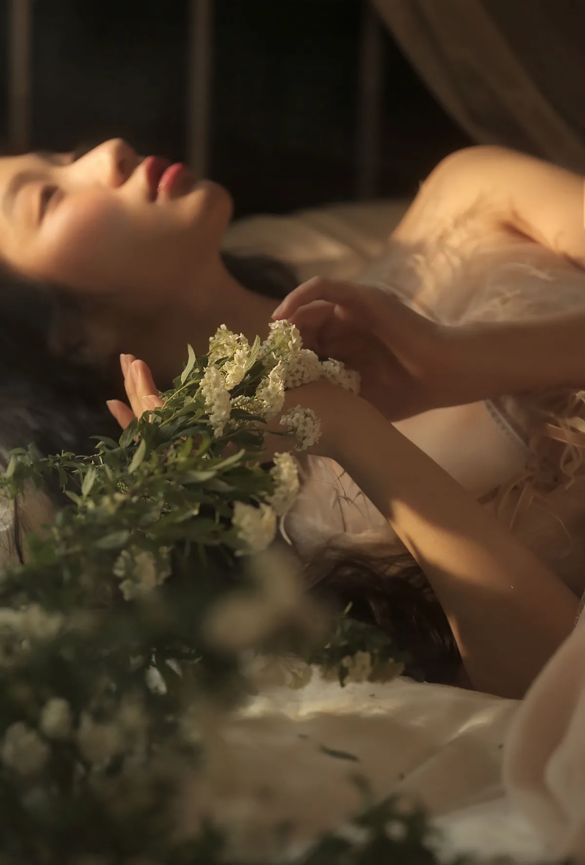 枕花而眠