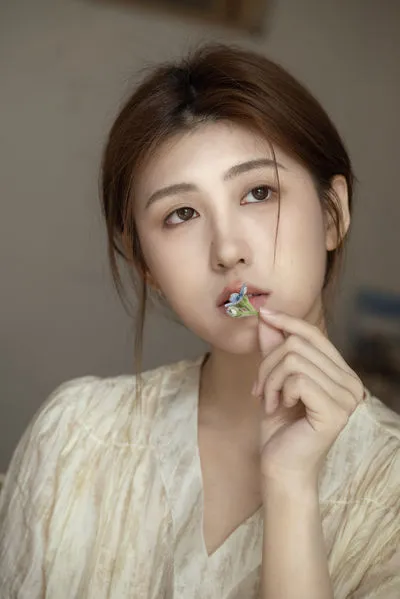 青春像褪色的旧照片，暗淡无光