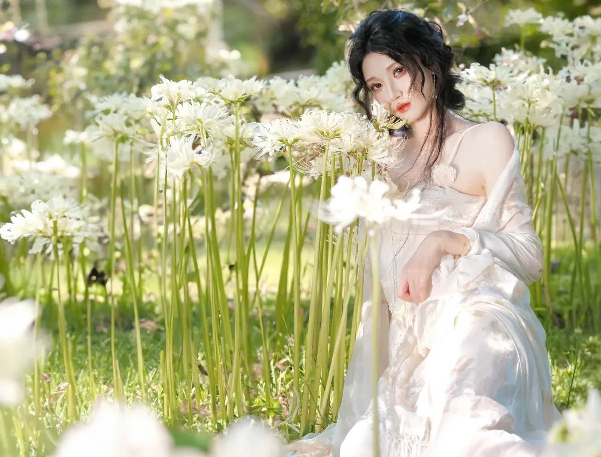 万锦其_当初叫人家小田田《白色彼岸》美图作品图片2