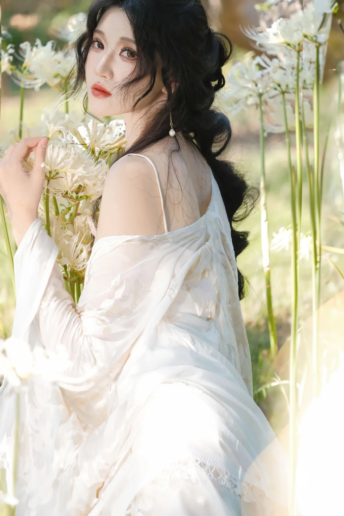 万锦其_当初叫人家小田田《白色彼岸》美图作品图片3