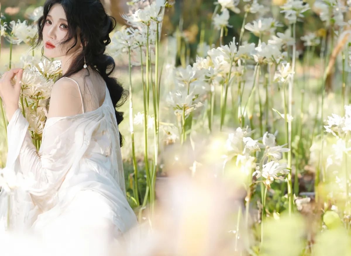万锦其_当初叫人家小田田《白色彼岸》美图作品图片4