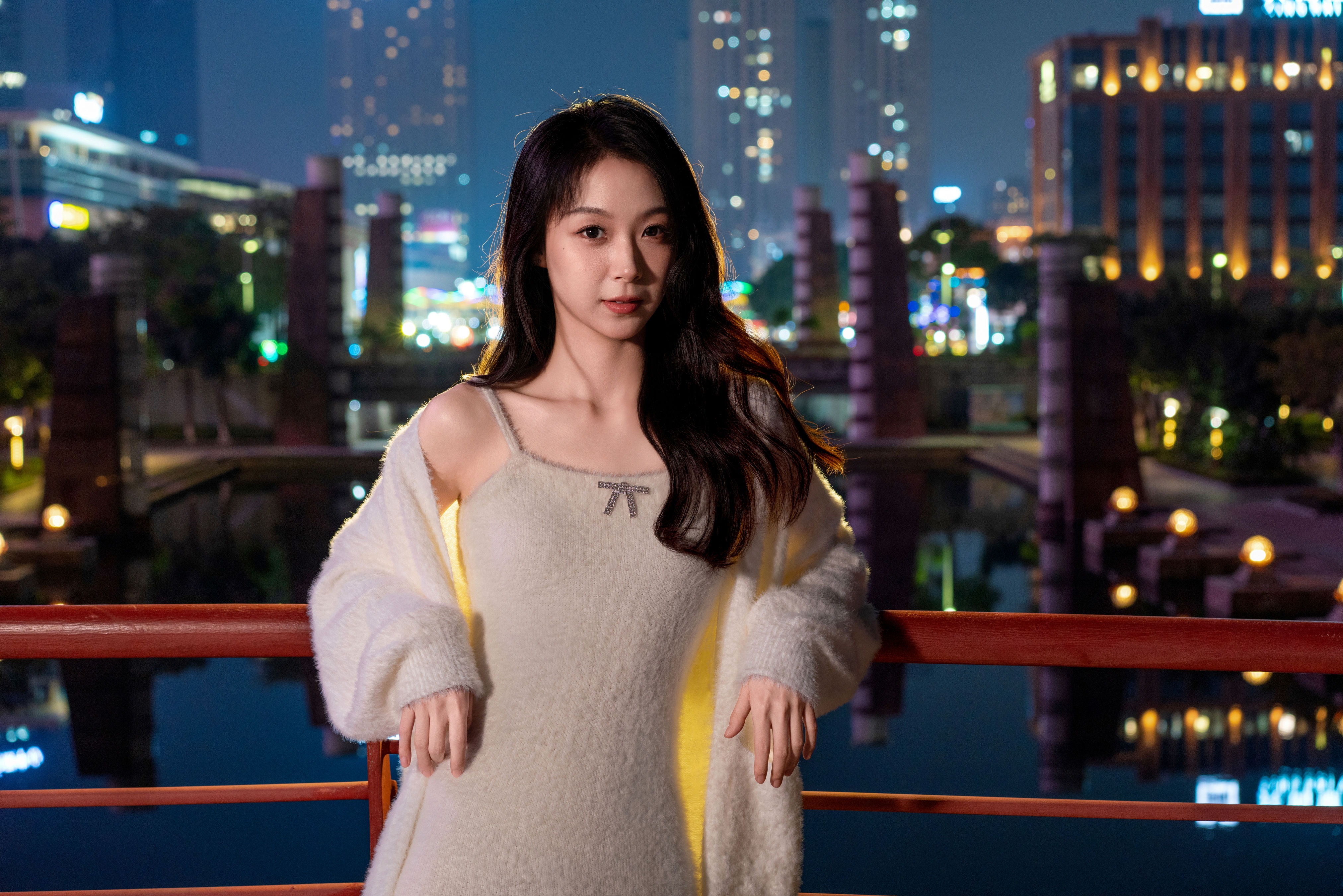 溯光之淼然_杜鹃《夜深之邻家少女》美图作品图片1