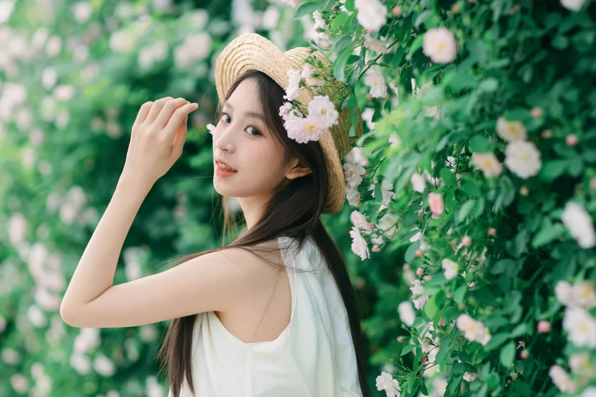 芥茉_Minejoin《4月蔷薇花》美图作品图片1