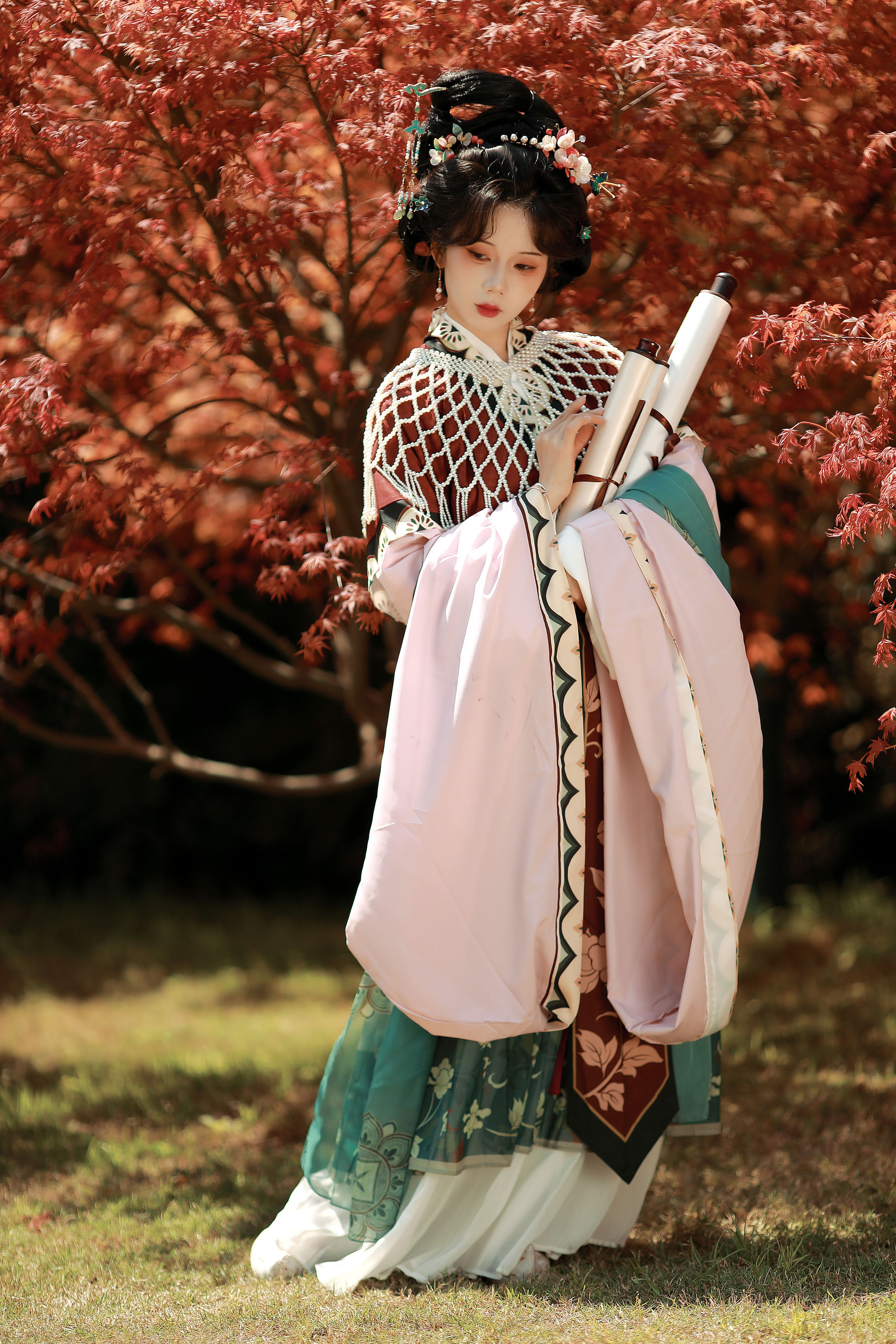 秀哥儿儿儿儿_是三七呀《枫叶仕女图》美图作品图片1