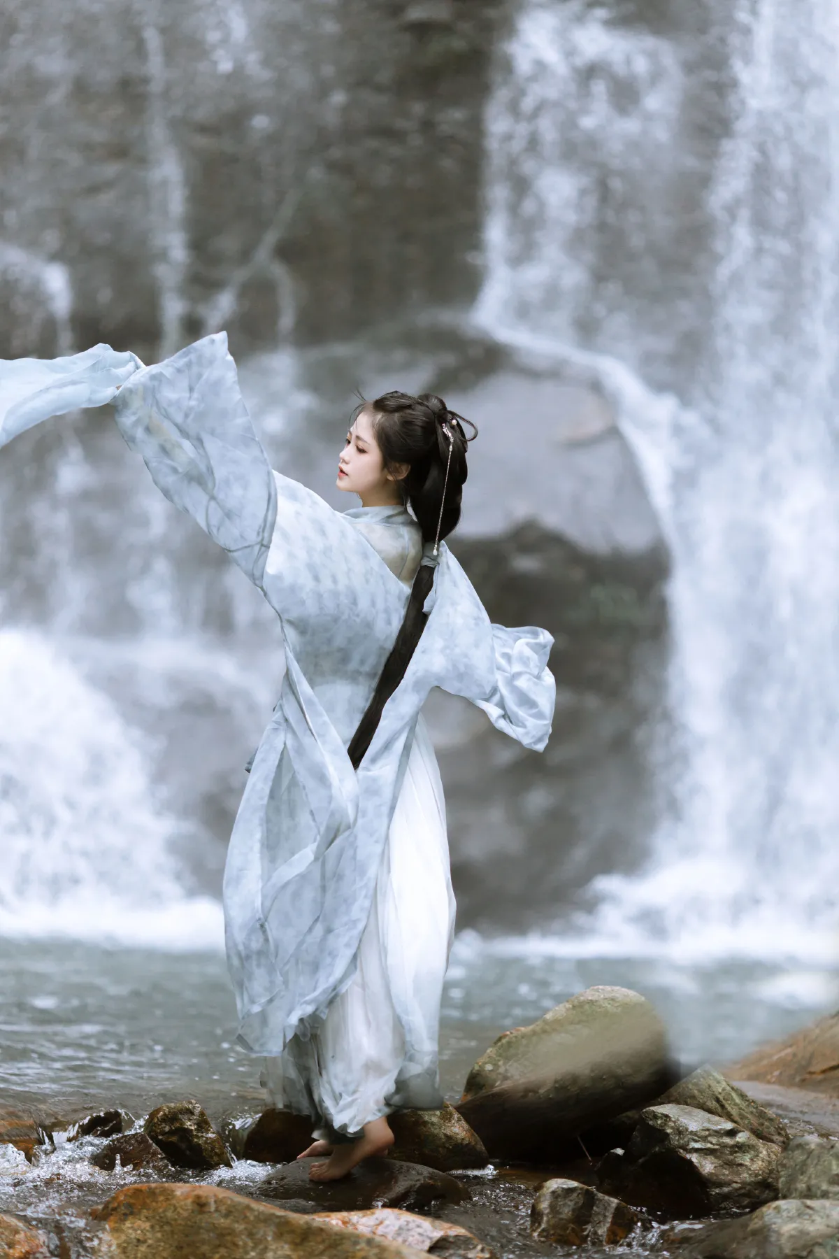 追风赶月莫停留