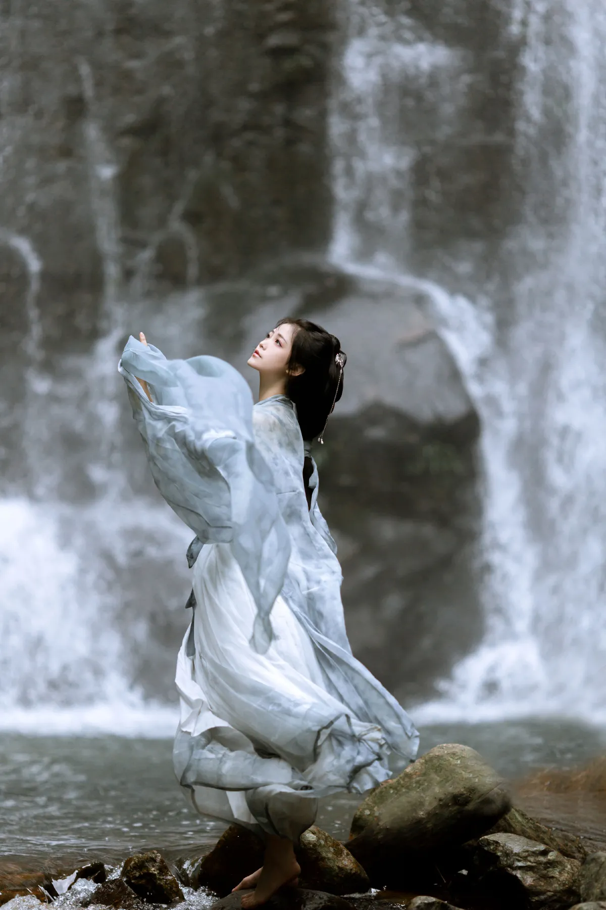 追风赶月莫停留