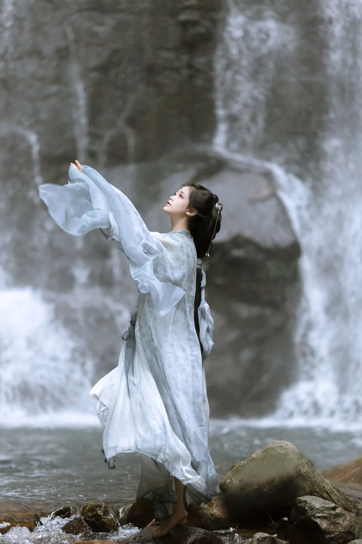 追风赶月莫停留