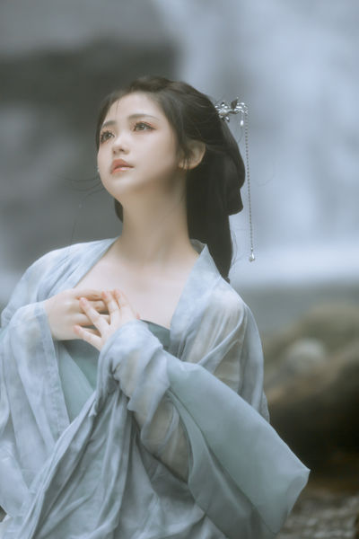 追风赶月莫停留