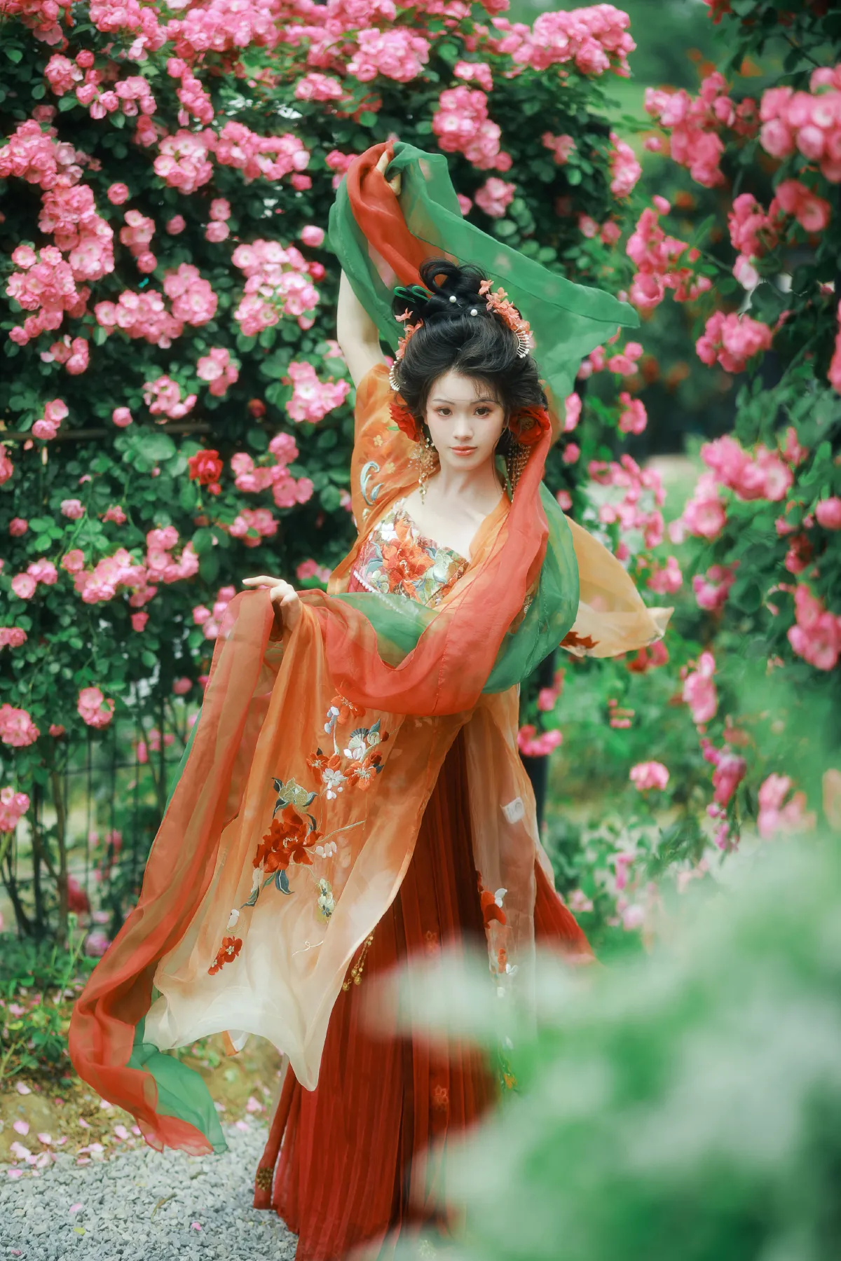 越路_悦璃《蔷薇汉服》美图作品图片1