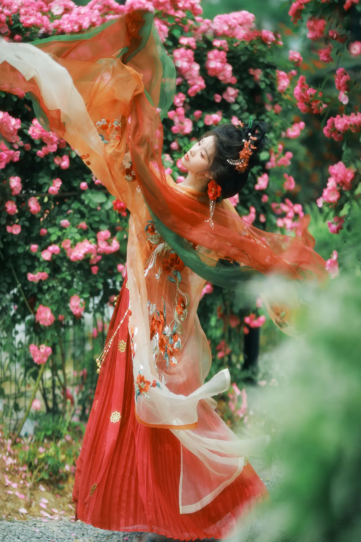 越路_悦璃《蔷薇汉服》美图作品图片2