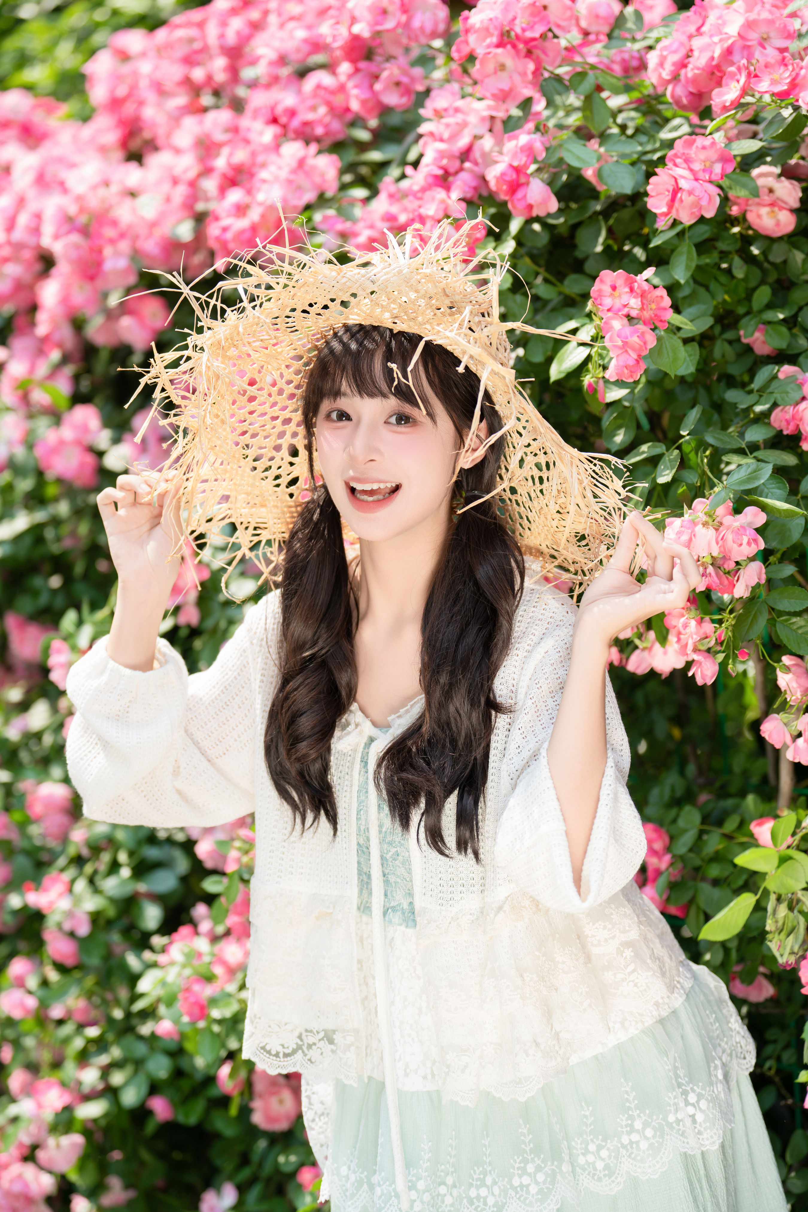 西夏_夏芋小年《五月的蔷薇》美图作品图片1