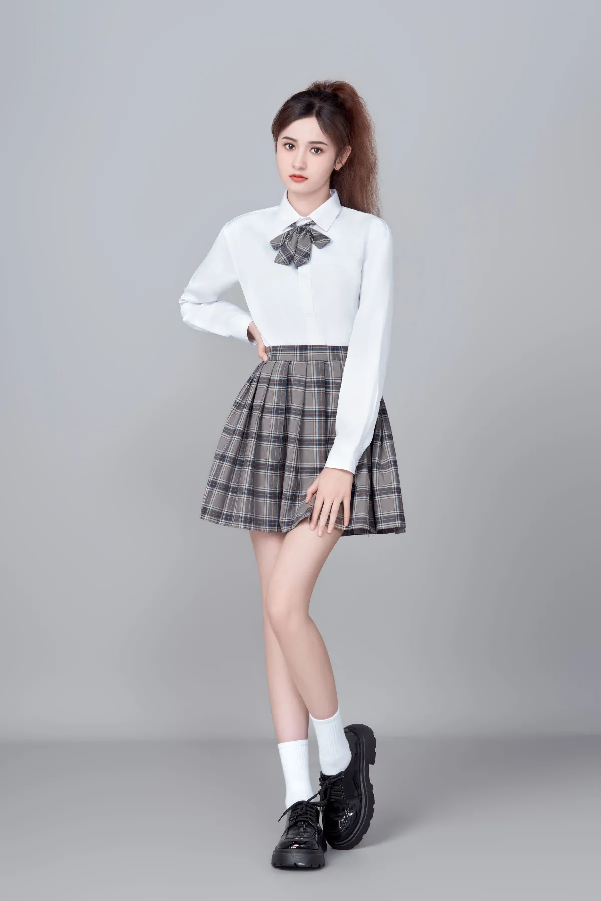 溯光之淼然_坎杜克《白衫格裙：少女活力映像》美图作品图片1