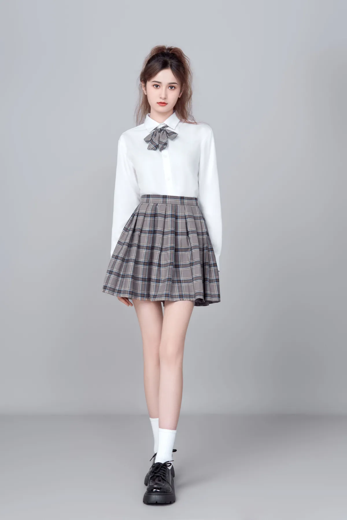溯光之淼然_坎杜克《白衫格裙：少女活力映像》美图作品图片2