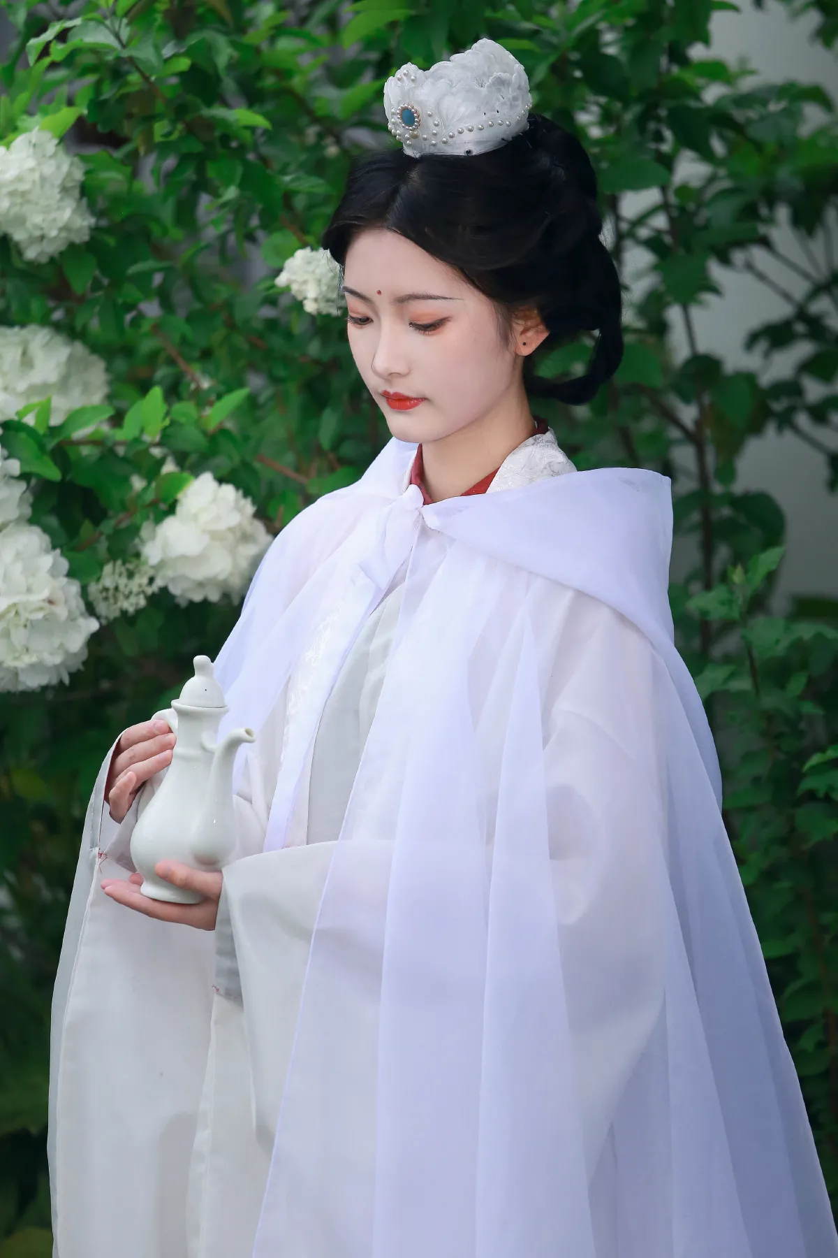 木绣球下的神女2