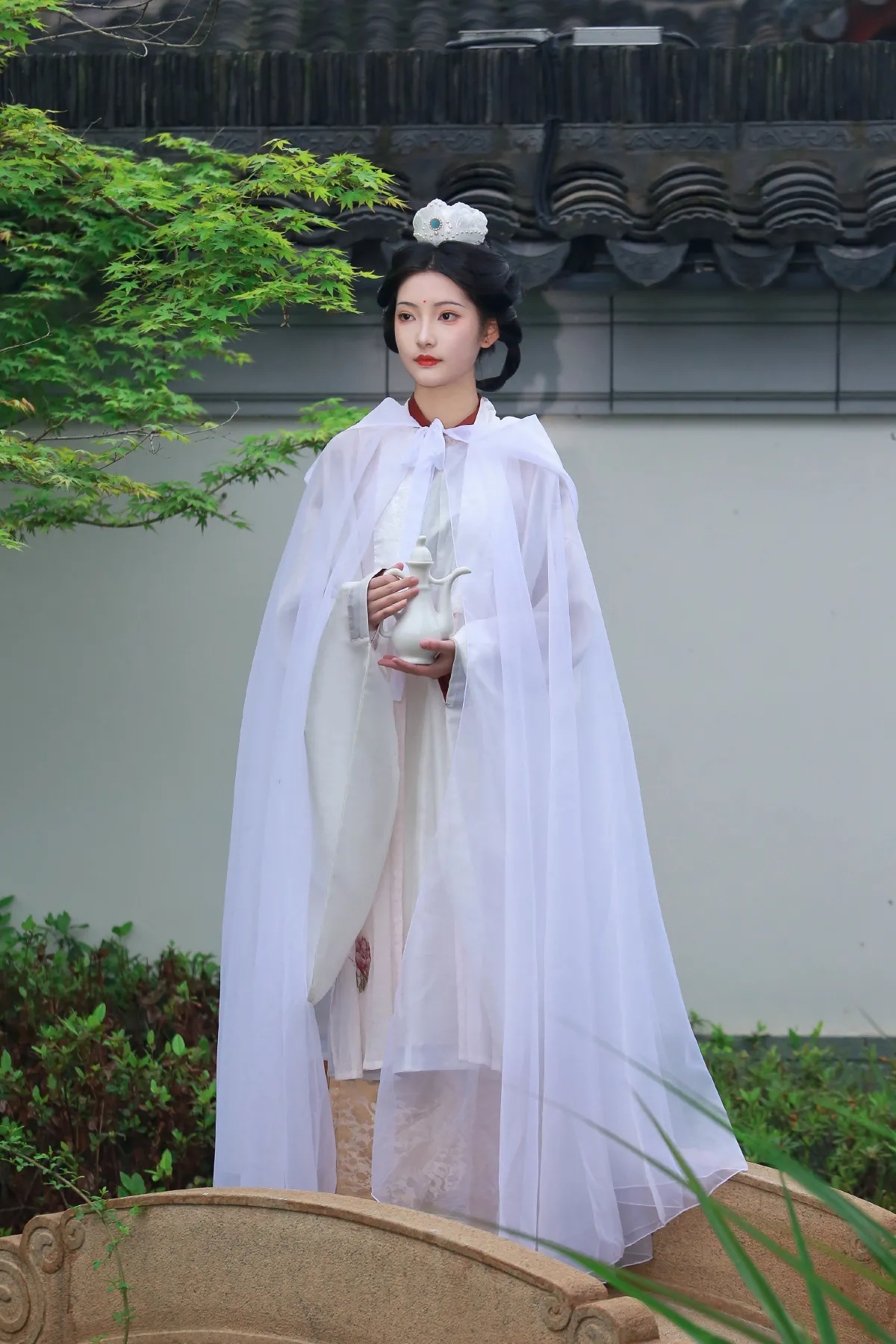 木绣球下的神女4
