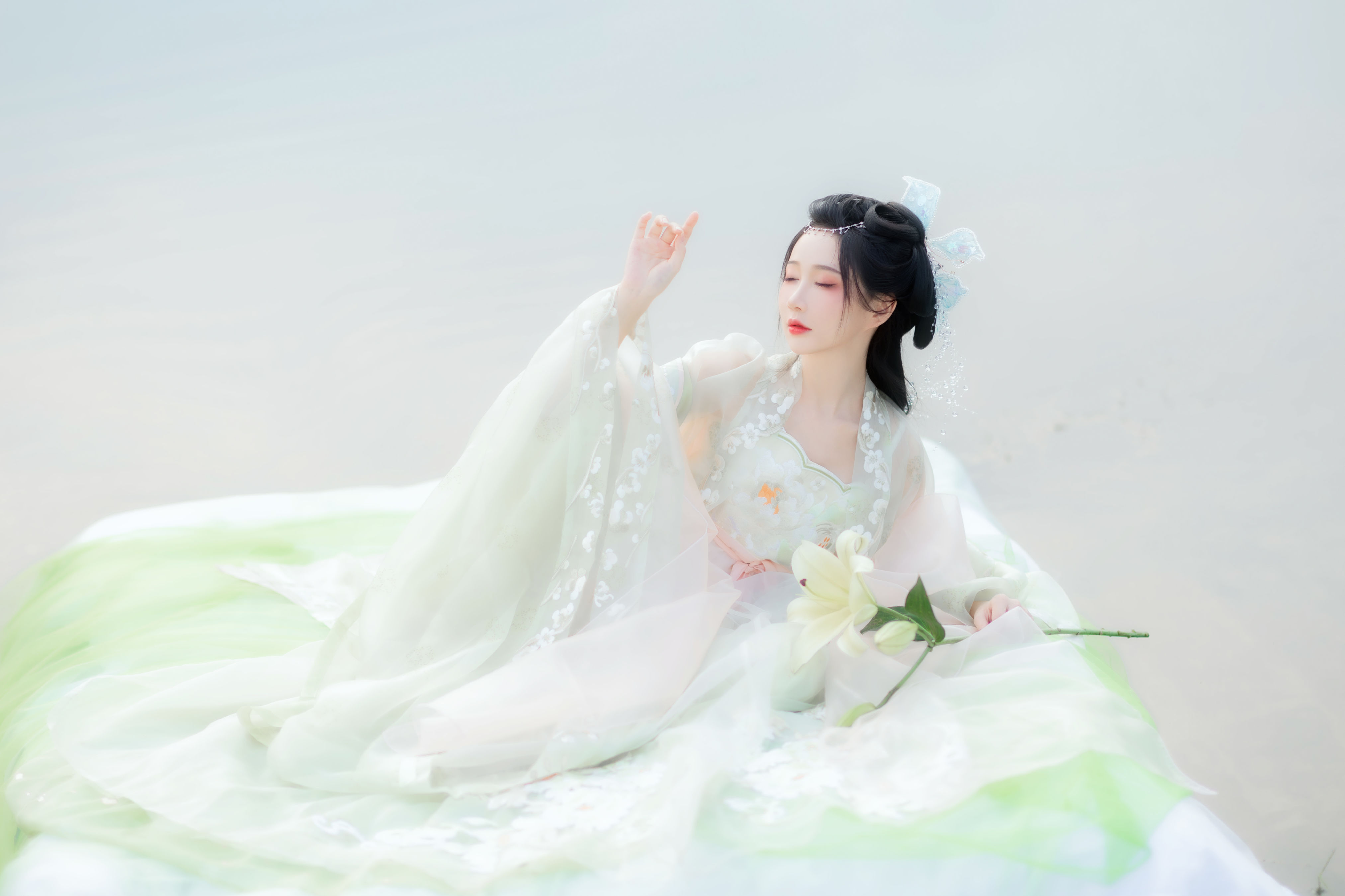 少时白_绮罗生的小苏苏《绿梅》美图作品图片1