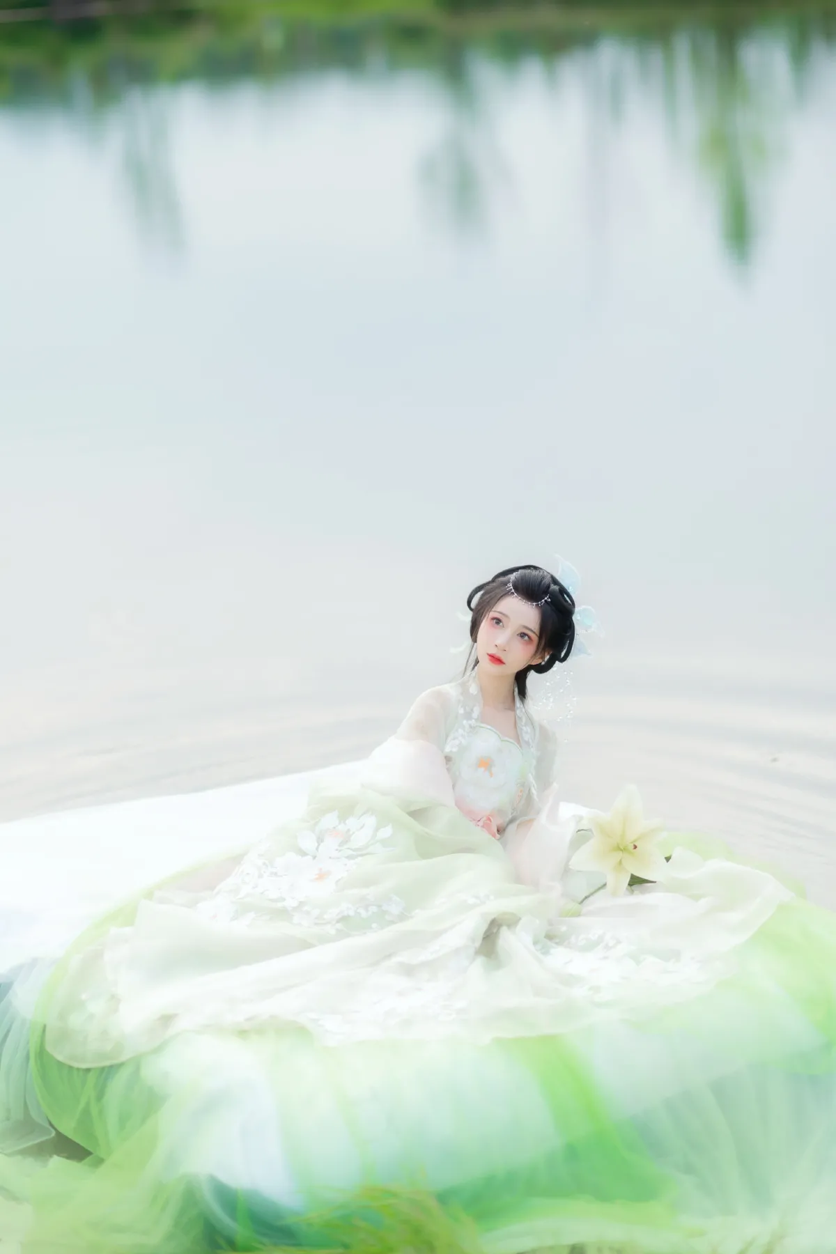 少时白_绮罗生的小苏苏《绿梅》美图作品图片3
