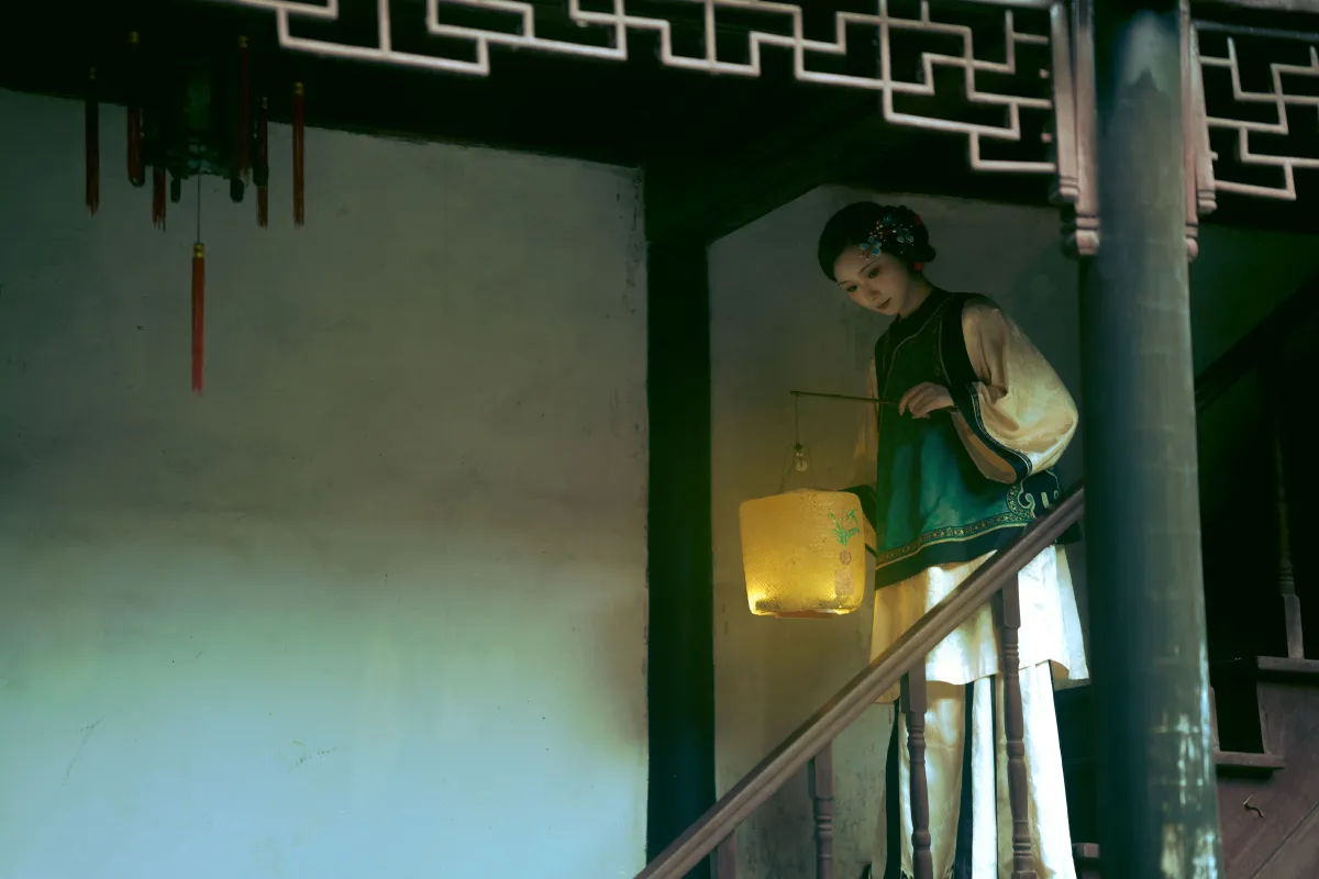 扶卮_越月《阁楼蝴蝶》美图作品图片2