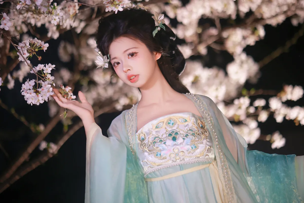 一姐_肥肥《樱花与少女》美图作品图片1