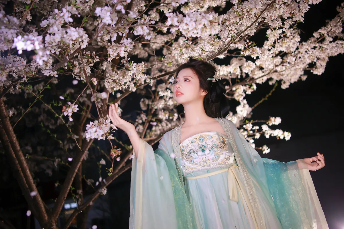 一姐_肥肥《樱花与少女》美图作品图片2