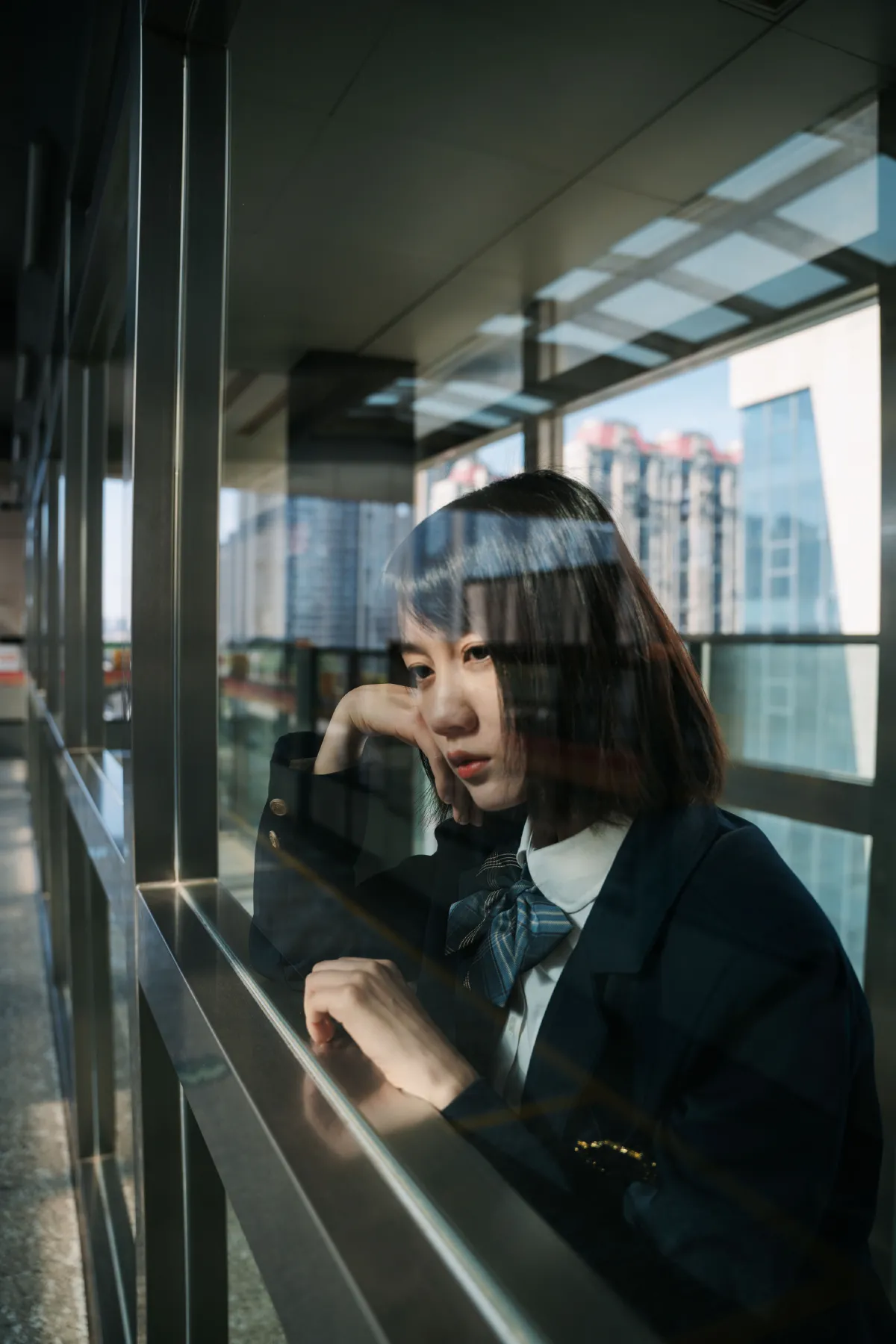 花笙_七七《电影感日系地铁人像》美图作品图片5