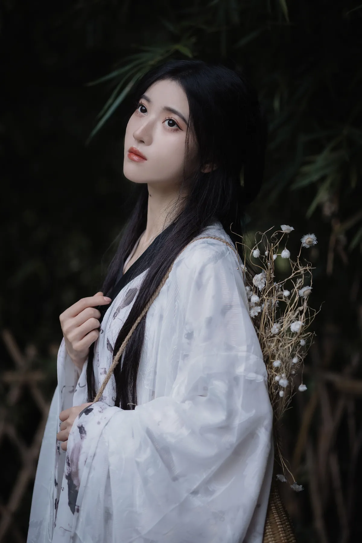 万锦其_当初叫人家小田田《倚楼听风雨》美图作品图片2