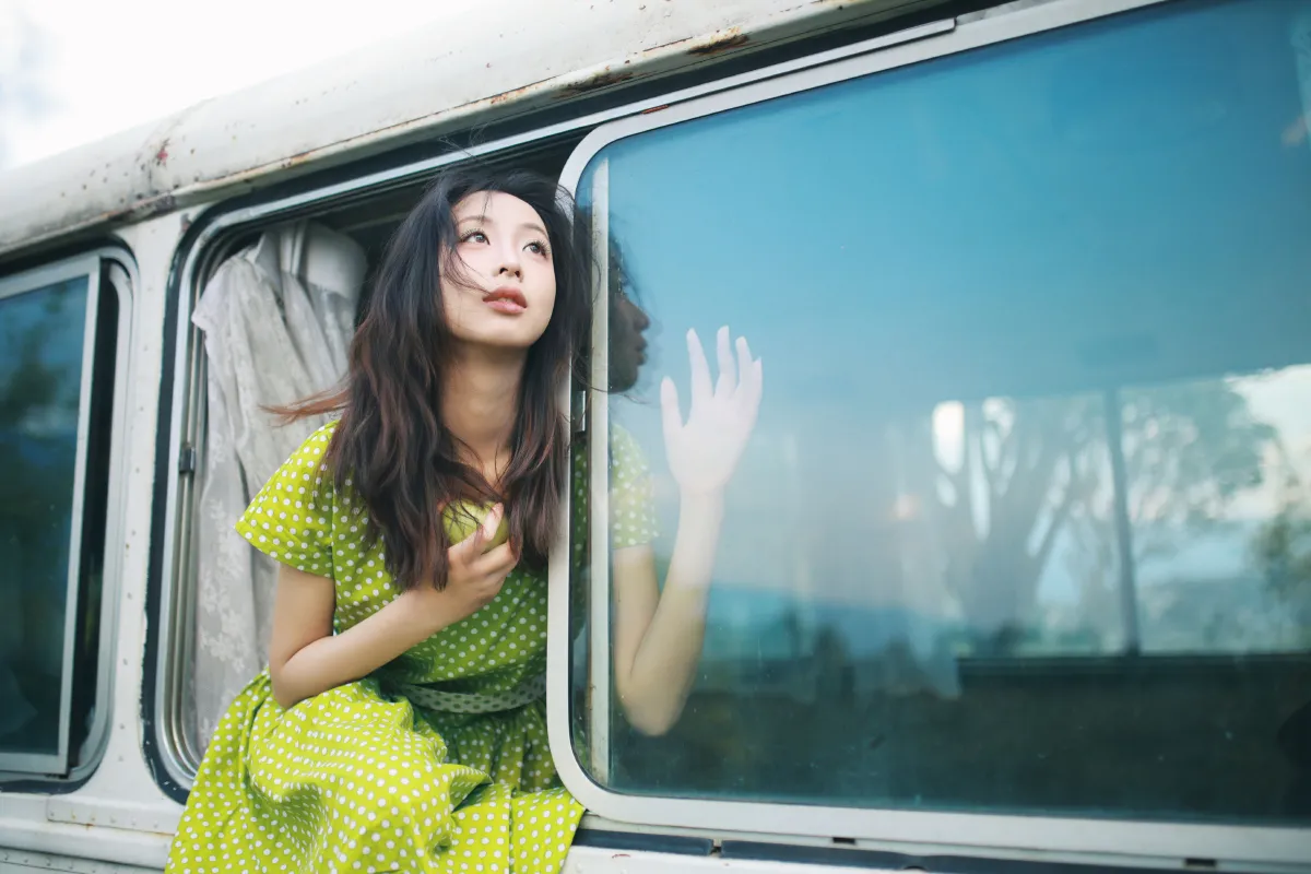 摄影师鹤白_小u《青苹果写真》美图作品图片4