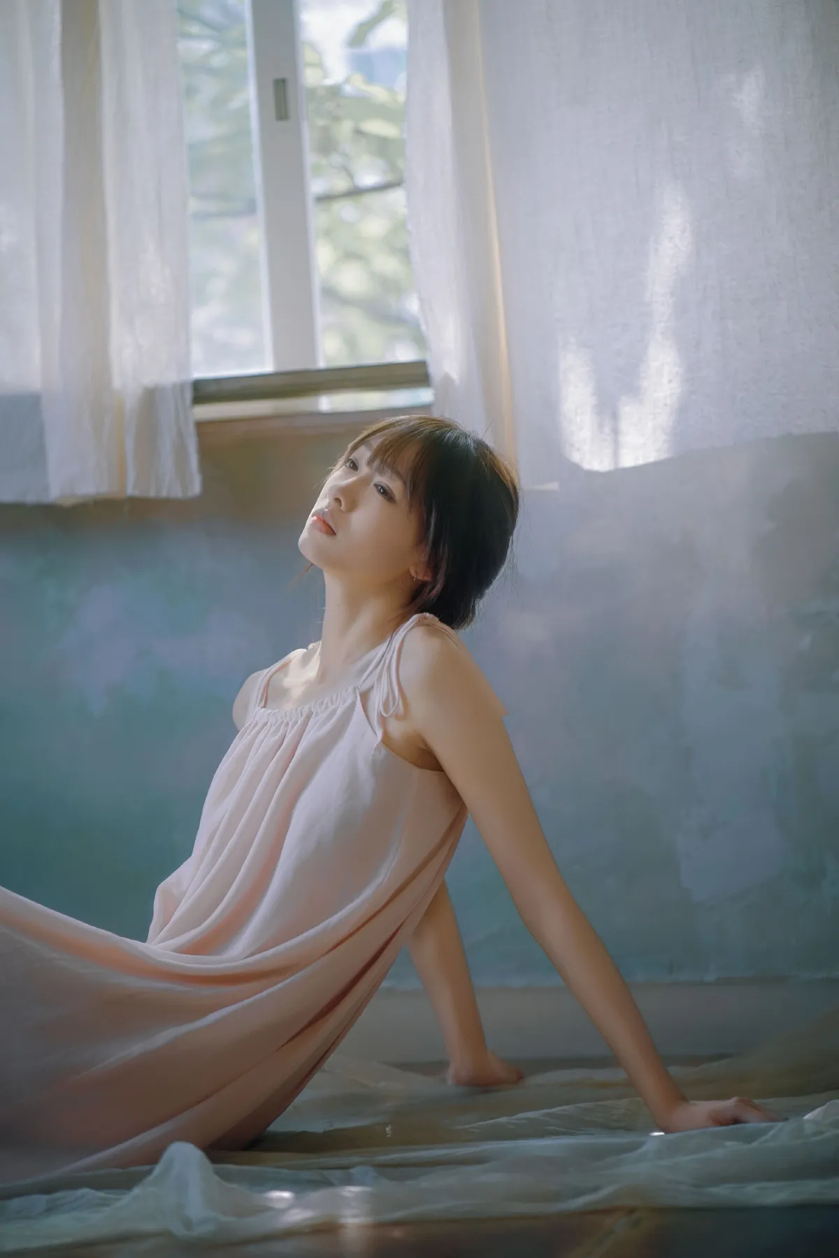 粉裙少女，海韵柔光