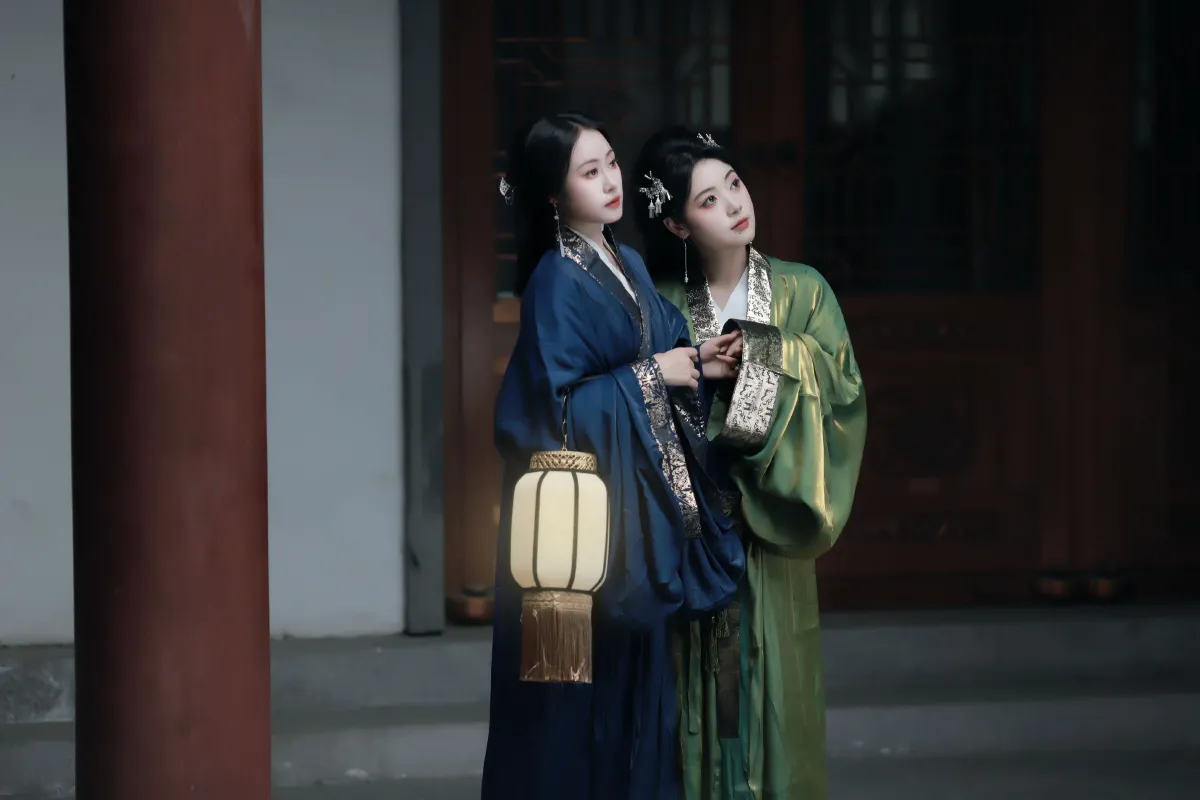 卷卷不卷w_富江_小羊咩咩《入眸》美图作品图片2