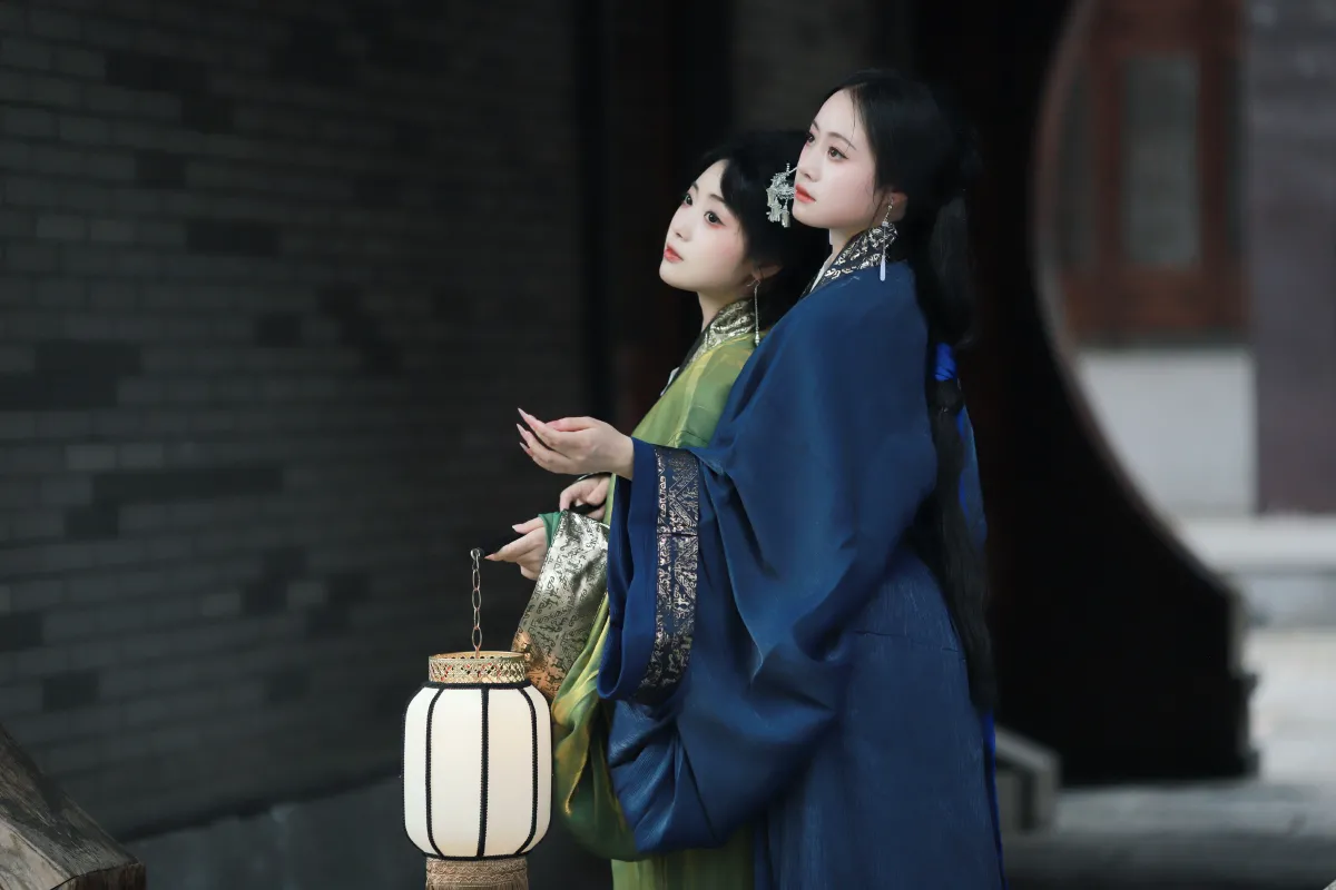 卷卷不卷w_富江_小羊咩咩《入眸》美图作品图片4