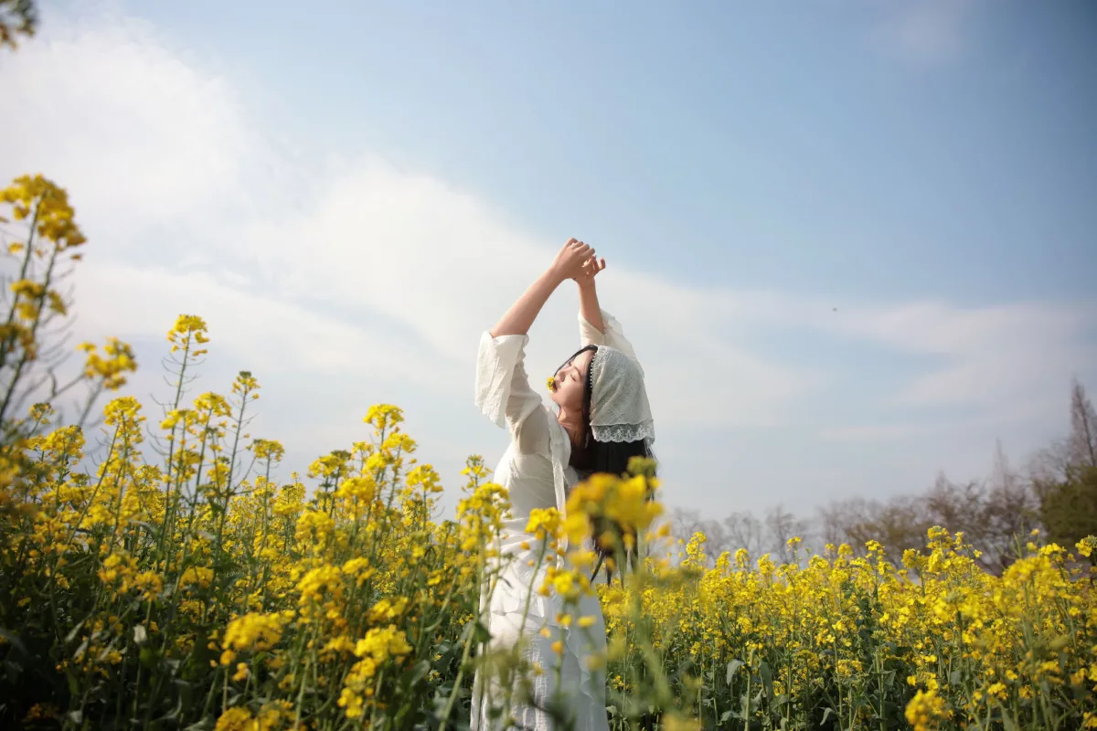摄影师鹤白_小南《油菜花生命力》美图作品图片5
