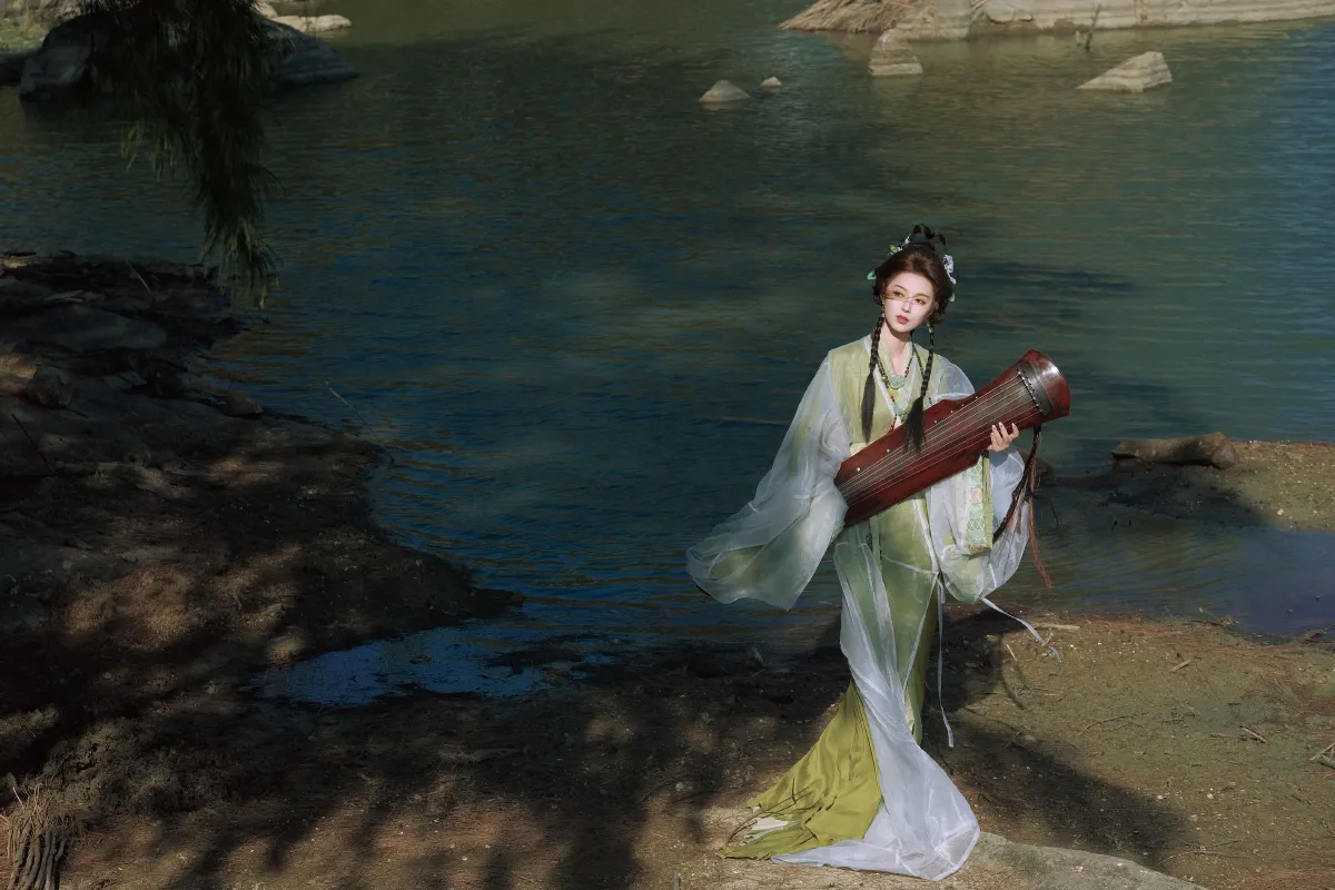 鸦青_田田《浮光绿影》美图作品图片3