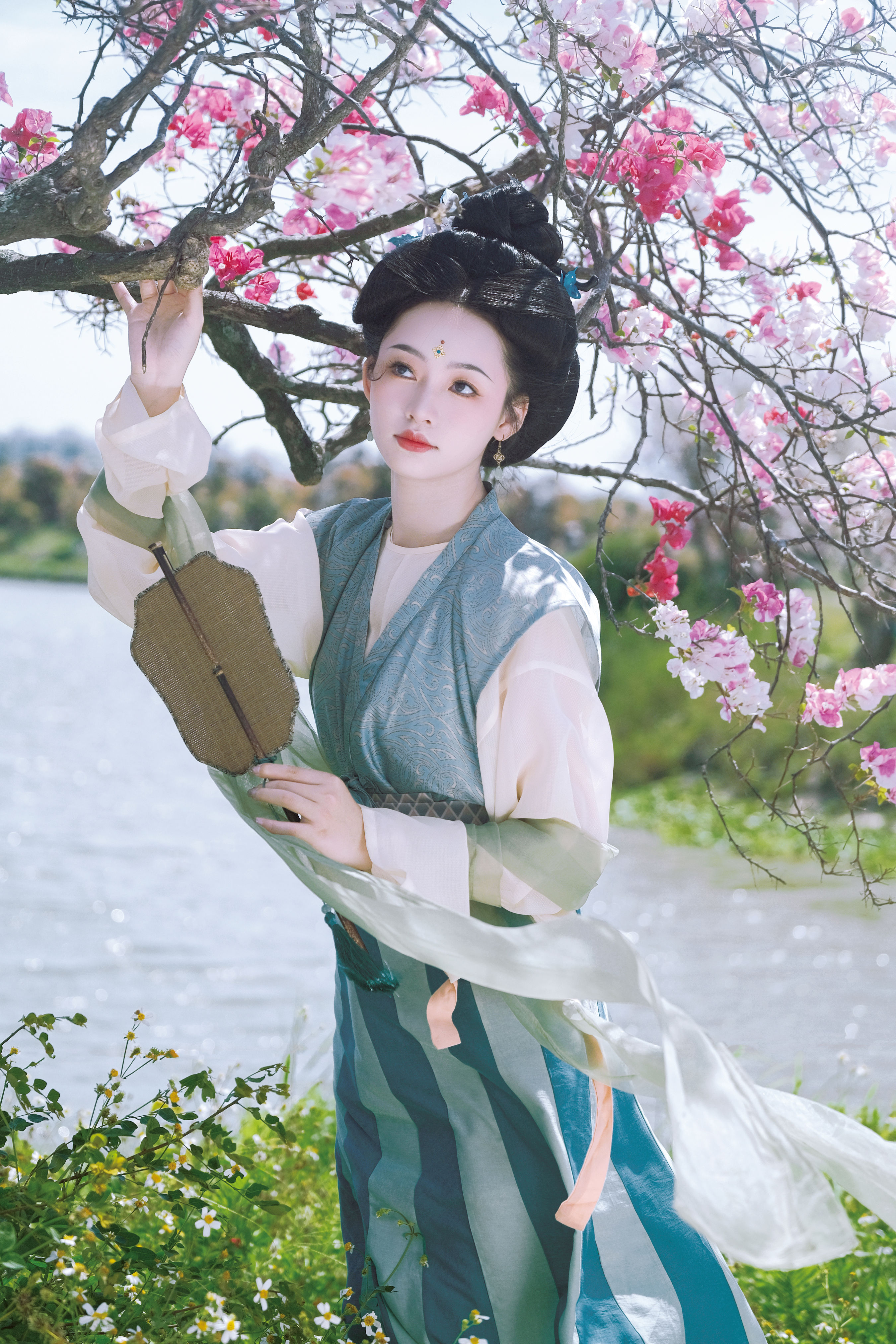 鸦青_小林《春山》美图作品图片1