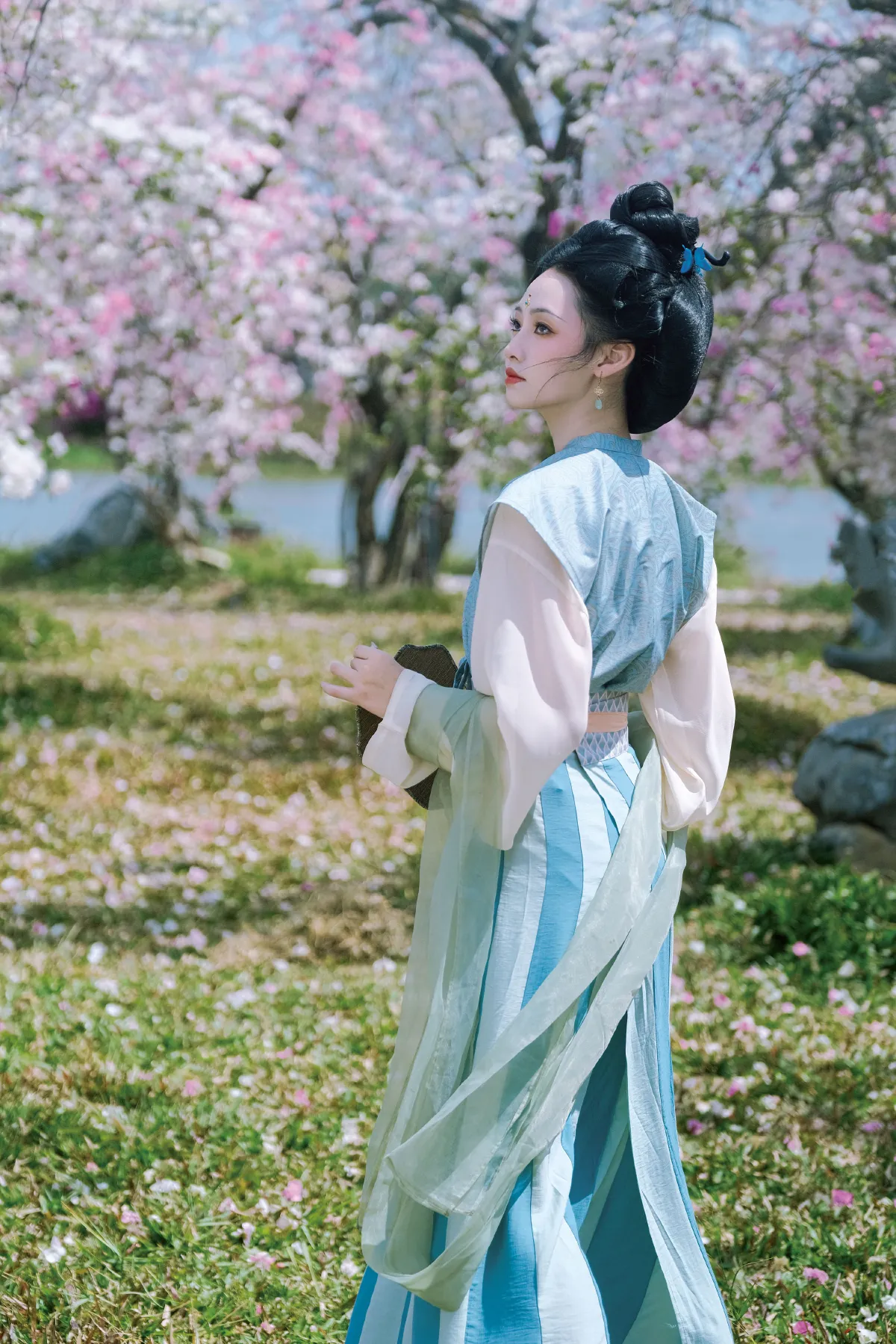 鸦青_小林《春山》美图作品图片4