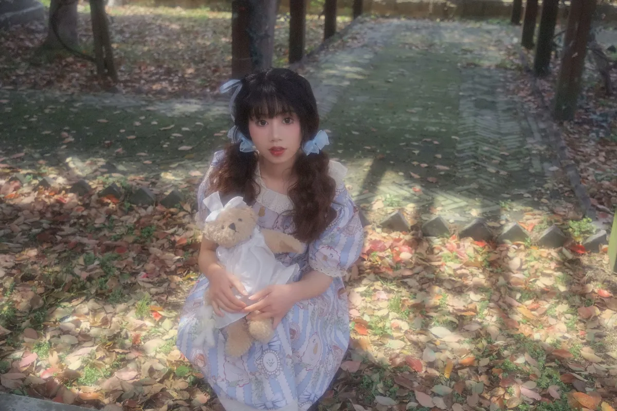 溜花梨_祝勺子《古堡娃娃》美图作品图片2